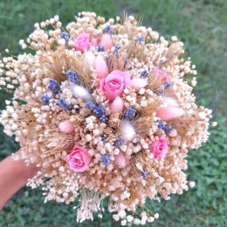 Buchet mireasă sau nașă cu mini trandafiri, floarea miresei, lavandă și lagurus 1