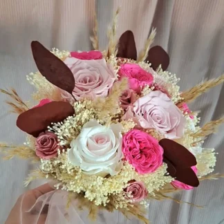 Buchet cununie cu trandafiri roz, fucsia și albi, pampas și eucalipt 1