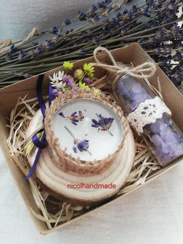 Mărturie set cu lavandă pentru nuntă în cutie decorativă
