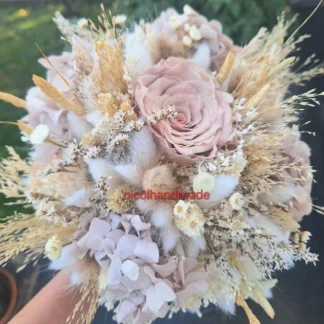 Buchet mireasă cu trandafir criogenat cappuccino, hortensie și flori uscate 1