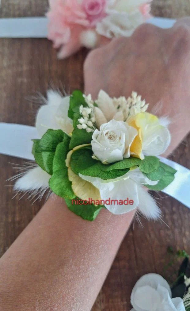 Brățară nașă și domnișoară de onoare cu flori criogenate alb verde și galben