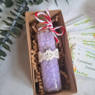 Mărțișor cu sticluță de sare de baie cu lavandă în cutie natur