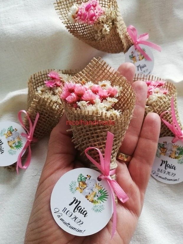 Mărturie botez fetiță cu buchețel de flori uscate și etichetă personalizată